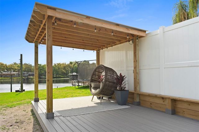 10525 HOMESTEAD DRIVE, Tampa, FL 33618