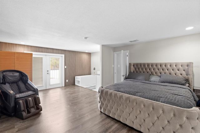 10525 HOMESTEAD DRIVE, Tampa, FL 33618