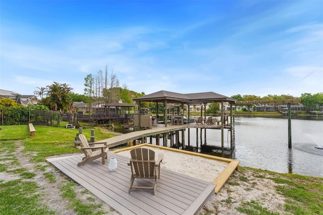 10525 HOMESTEAD DRIVE, Tampa, FL 33618