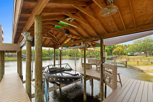 10525 HOMESTEAD DRIVE, Tampa, FL 33618