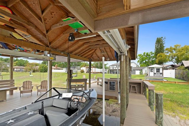 10525 HOMESTEAD DRIVE, Tampa, FL 33618