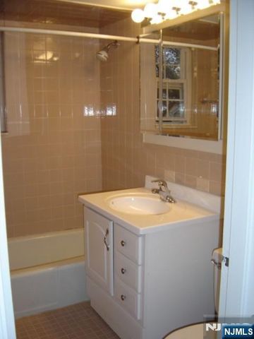 360 Knickerbocker Road 21, Dumont, NJ 07628