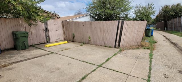 4527 Chapman Street, The Colony, TX 75056