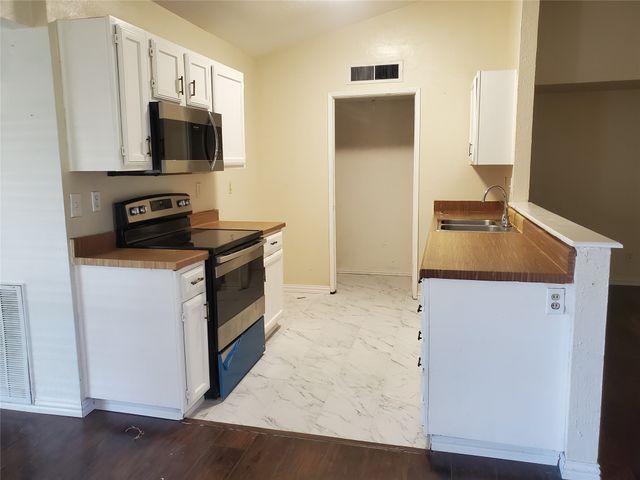 4527 Chapman Street, The Colony, TX 75056