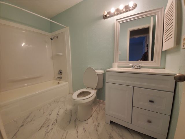 4527 Chapman Street, The Colony, TX 75056