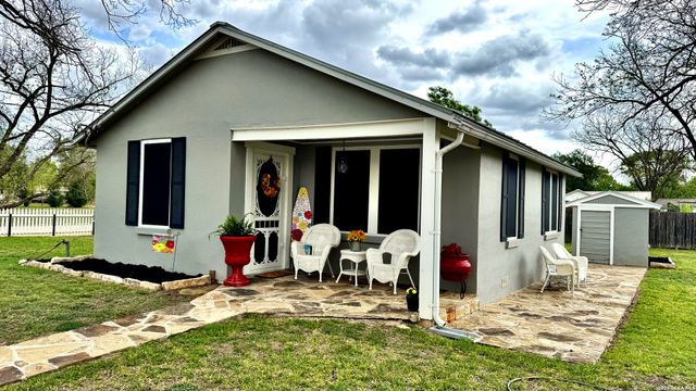 1615 Lorenzo St., Castroville, TX 78009