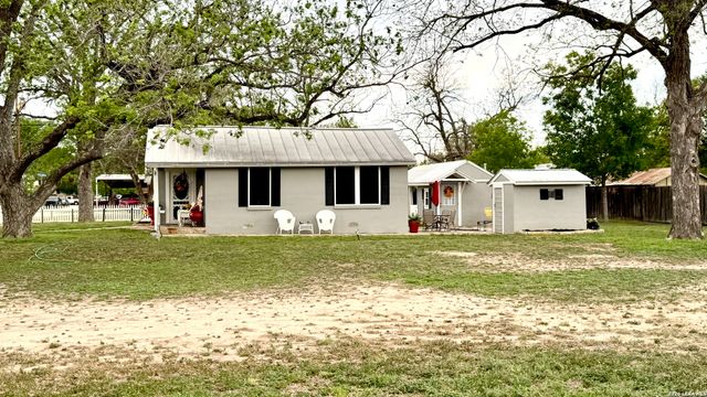 1615 Lorenzo St., Castroville, TX 78009