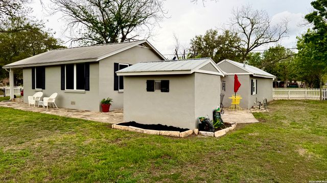 1615 Lorenzo St., Castroville, TX 78009