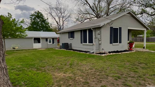 1615 Lorenzo St., Castroville, TX 78009