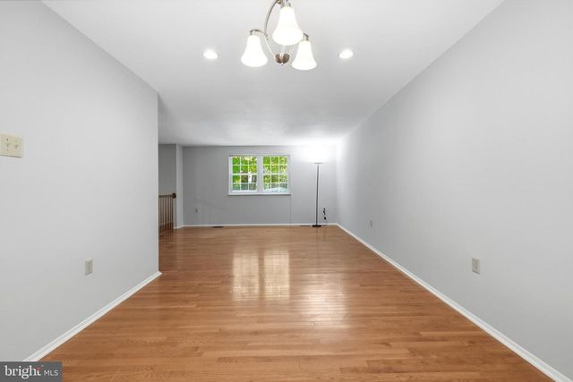 9812 OLEANDER AVE, Vienna, VA 22181