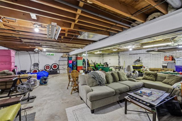 8241 R63 Highway, Indianola, IA 50125