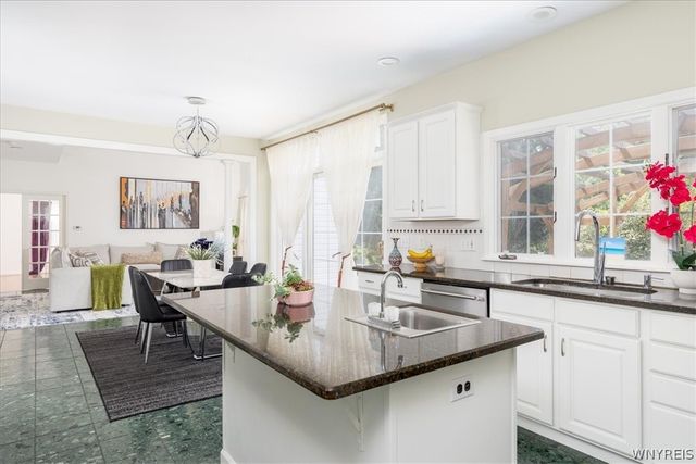 5740 Marthas Vineyard, Clarence, NY 14032