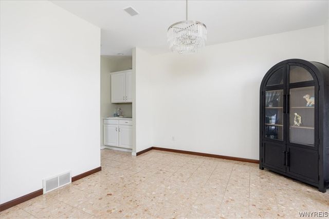5740 Marthas Vineyard, Clarence, NY 14032