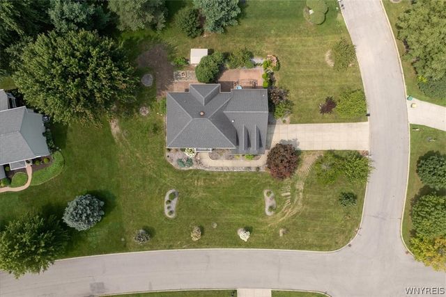 5740 Marthas Vineyard, Clarence, NY 14032