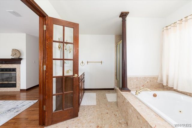 5740 Marthas Vineyard, Clarence, NY 14032