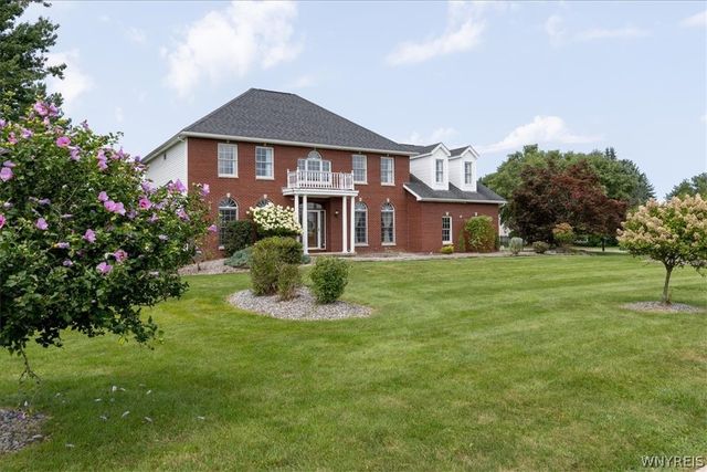 5740 Marthas Vineyard, Clarence, NY 14032