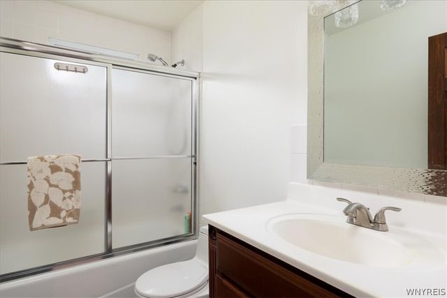 5740 Marthas Vineyard, Clarence, NY 14032