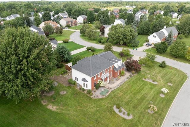 5740 Marthas Vineyard, Clarence, NY 14032