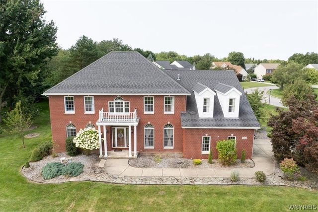 5740 Marthas Vineyard, Clarence, NY 14032