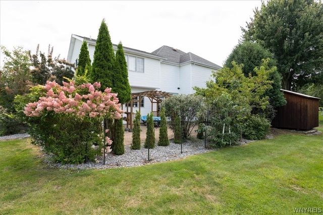 5740 Marthas Vineyard, Clarence, NY 14032