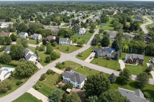 5740 Marthas Vineyard, Clarence, NY 14032