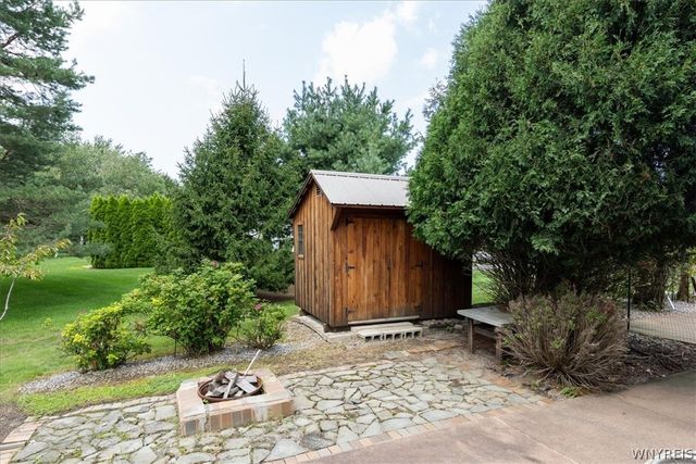 5740 Marthas Vineyard, Clarence, NY 14032