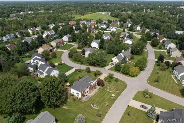 5740 Marthas Vineyard, Clarence, NY 14032