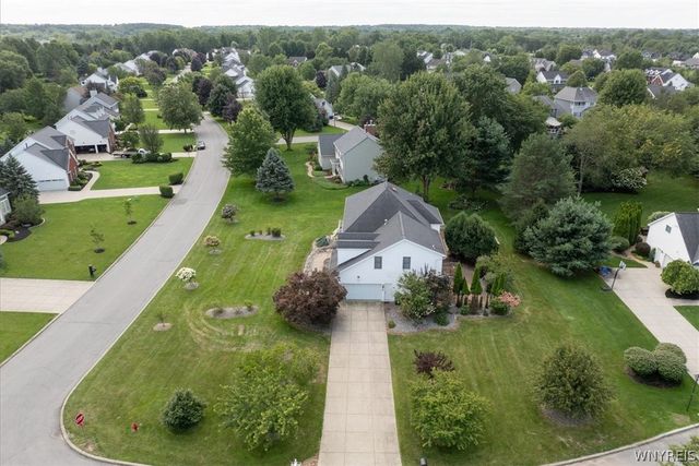 5740 Marthas Vineyard, Clarence, NY 14032