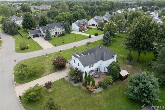 5740 Marthas Vineyard, Clarence, NY 14032