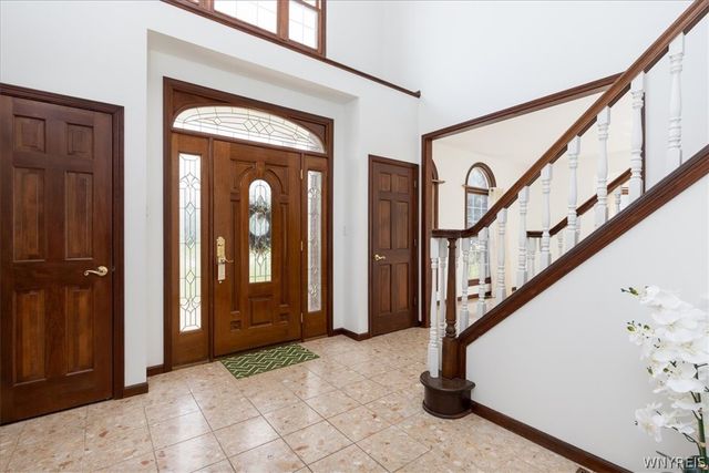 5740 Marthas Vineyard, Clarence, NY 14032