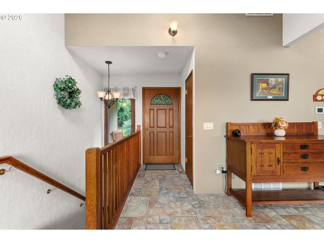 213 BOWEN Rd, Mossyrock, WA 98564