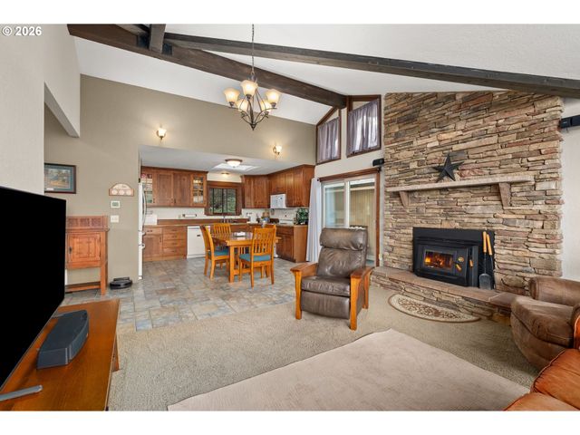 213 BOWEN Rd, Mossyrock, WA 98564