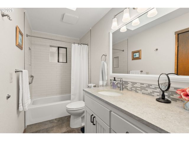 213 BOWEN Rd, Mossyrock, WA 98564