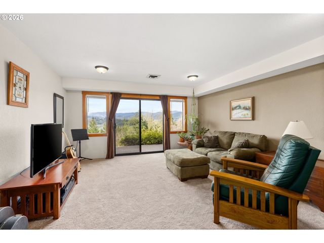 213 BOWEN Rd, Mossyrock, WA 98564