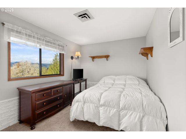 213 BOWEN Rd, Mossyrock, WA 98564