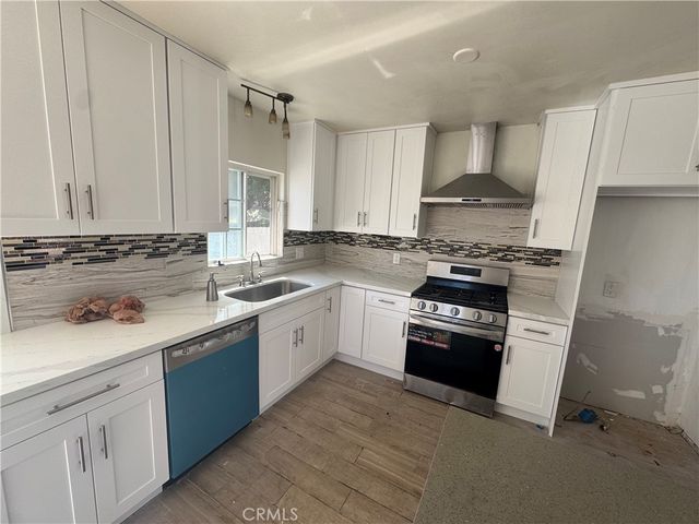 2101 S Sycamore, Santa Ana, CA 92707