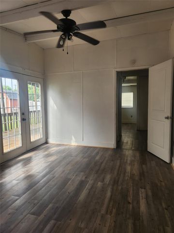 4439 S 13th Street, Bacliff, TX 77518