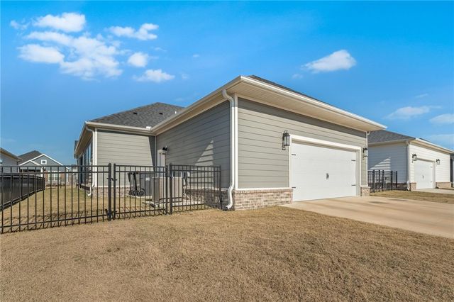 6807 Autumn Avenue, Springdale, AR 72762