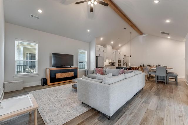 6807 Autumn Avenue, Springdale, AR 72762