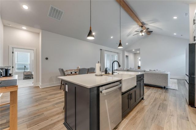 6807 Autumn Avenue, Springdale, AR 72762