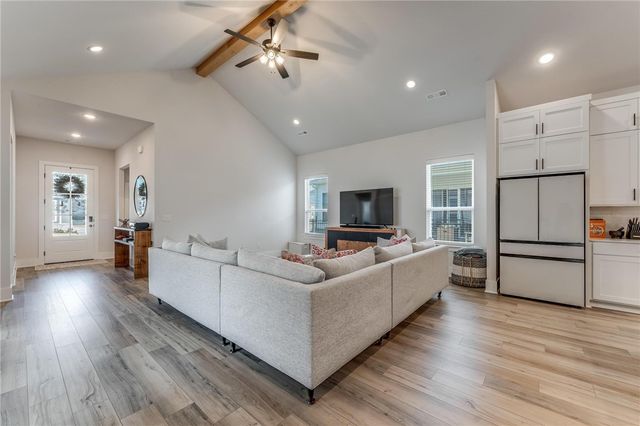 6807 Autumn Avenue, Springdale, AR 72762