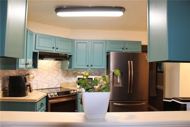 615 Lake Shores DR, Portsmouth, VA 23707