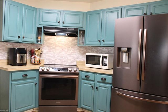 615 Lake Shores DR, Portsmouth, VA 23707