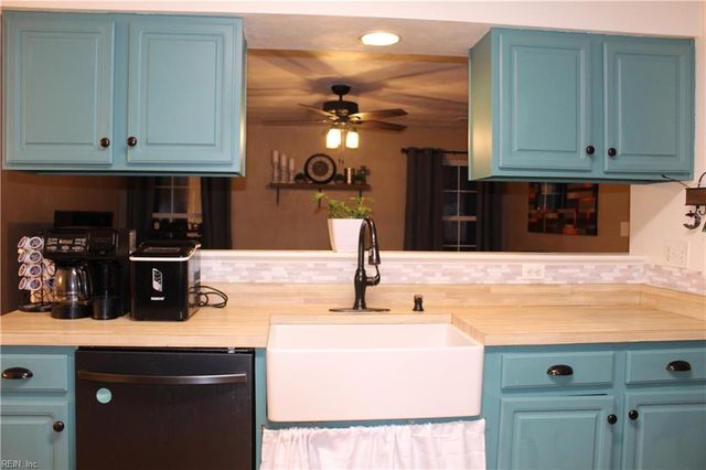 615 Lake Shores DR, Portsmouth, VA 23707