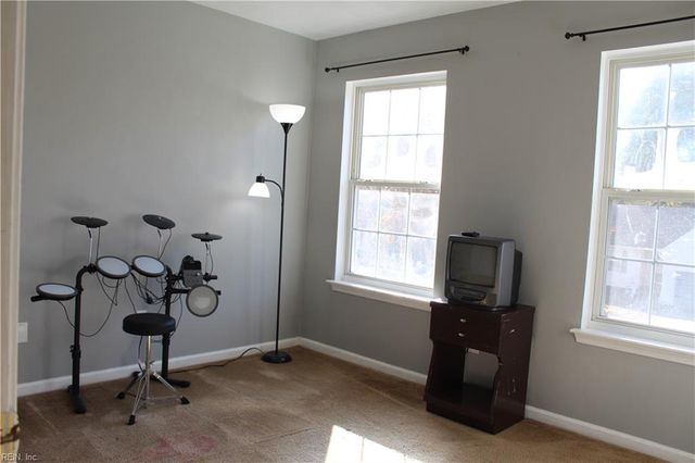 615 Lake Shores DR, Portsmouth, VA 23707