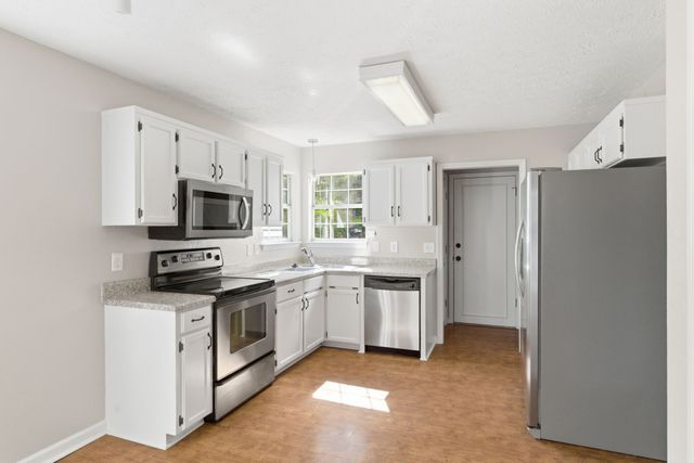 200 Barrington Ct, Old Hickory, TN 37138