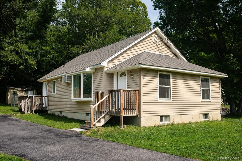 27 Hardenburg Road, Pine Bush, NY 12566