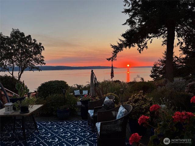 4076 S Camano Drive, Camano Island, WA 98282