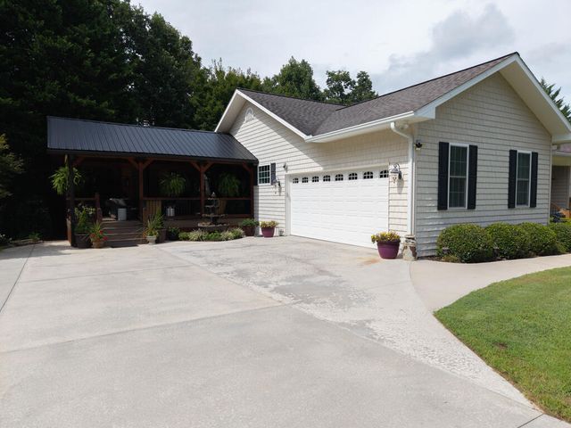 622 Tarheel West Drive, Murphy, NC 28906