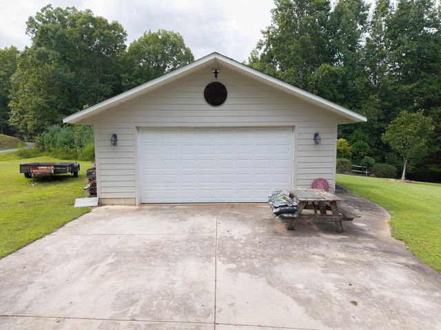 622 Tarheel West Drive, Murphy, NC 28906